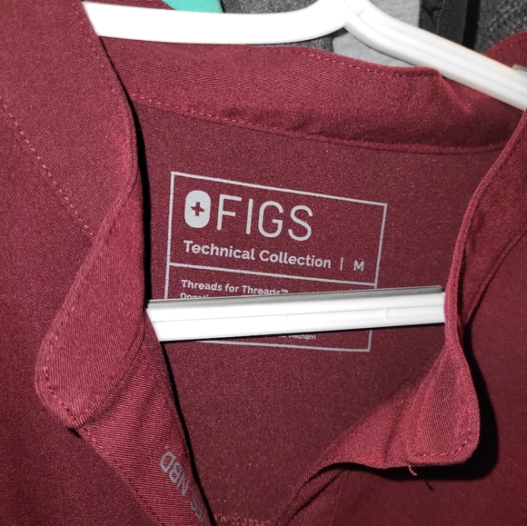 FIGS WOMEN SCRUB TOPS  SIZE M - Picture 5 of 6